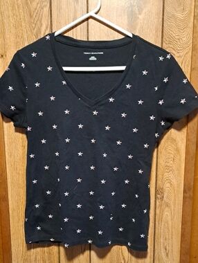 Tommy Hilfiger Navy V-Neck Tee with White and Red Star Print Size L